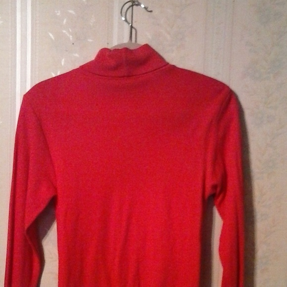 *JOAN HARPER WOMEN'S RED TURTLENECK - Picture 3 of 4